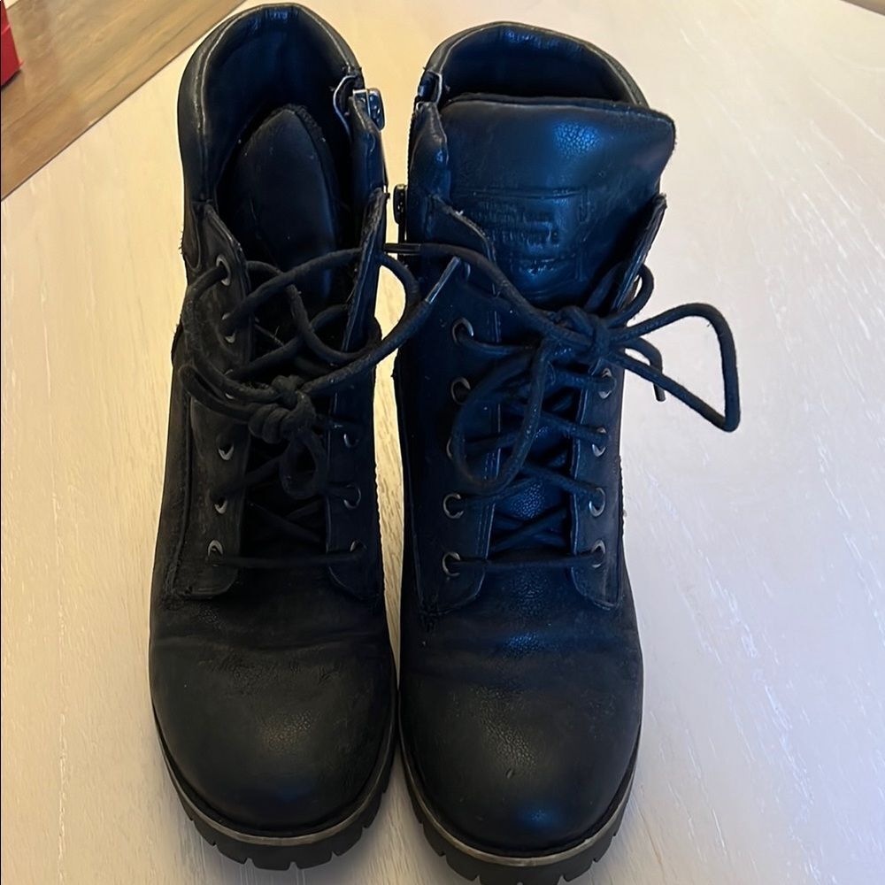 Crown Vintage Lace up Heeled Boots